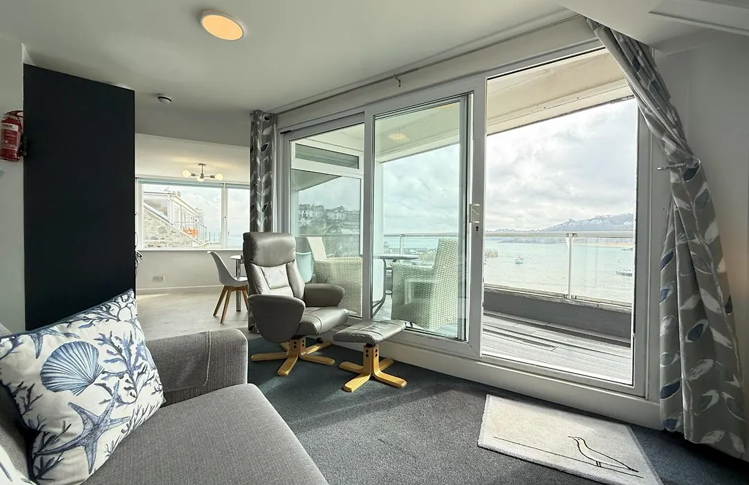 Crows Nest - Panoramic Views Of St Ives Harbour-1